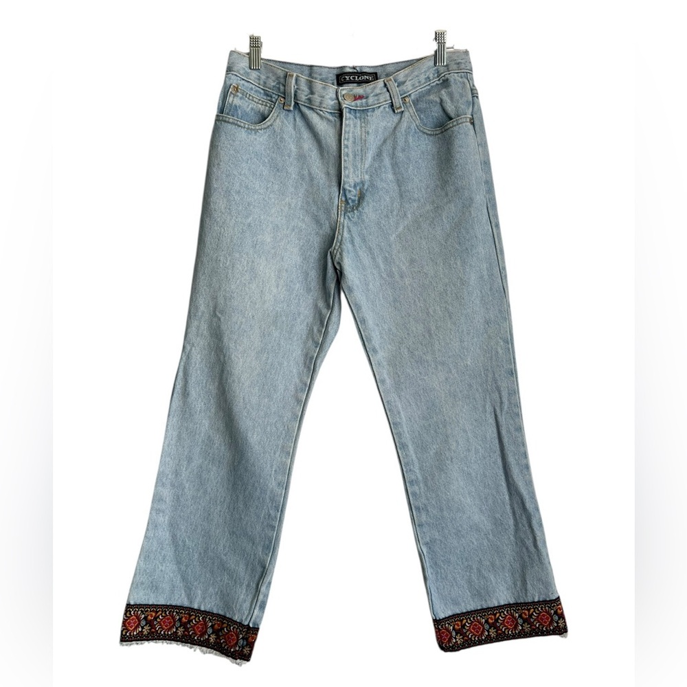 Cyclone Women’s Light Blue Capri Jeans with Embroidered Hem - SZ: 9‎